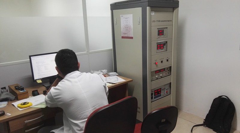 Customers are practicing the operation of the LSG 1700B Goniophotometer