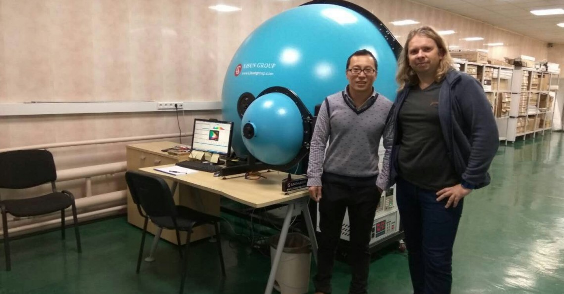 Lisun-engineer-train-our-Russia-client-to-use-LPCE-3