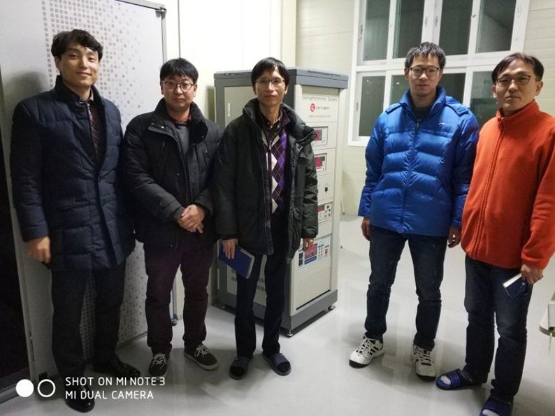 Korea - LISUN inżynier wykonał instalację i szkolenie w Korei dla naszego klienta w zakresie goniofotometru, odbiornika EMI i generatora udarowego