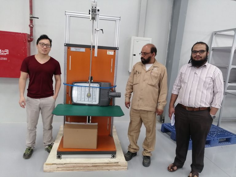 Saudi-Arabien-Kostenlose Installation und Schulung für den Kunden, der das JL-34 Swing Pipe Water Spray Test Equipment gekauft hat und IK07-10 Level-Tester