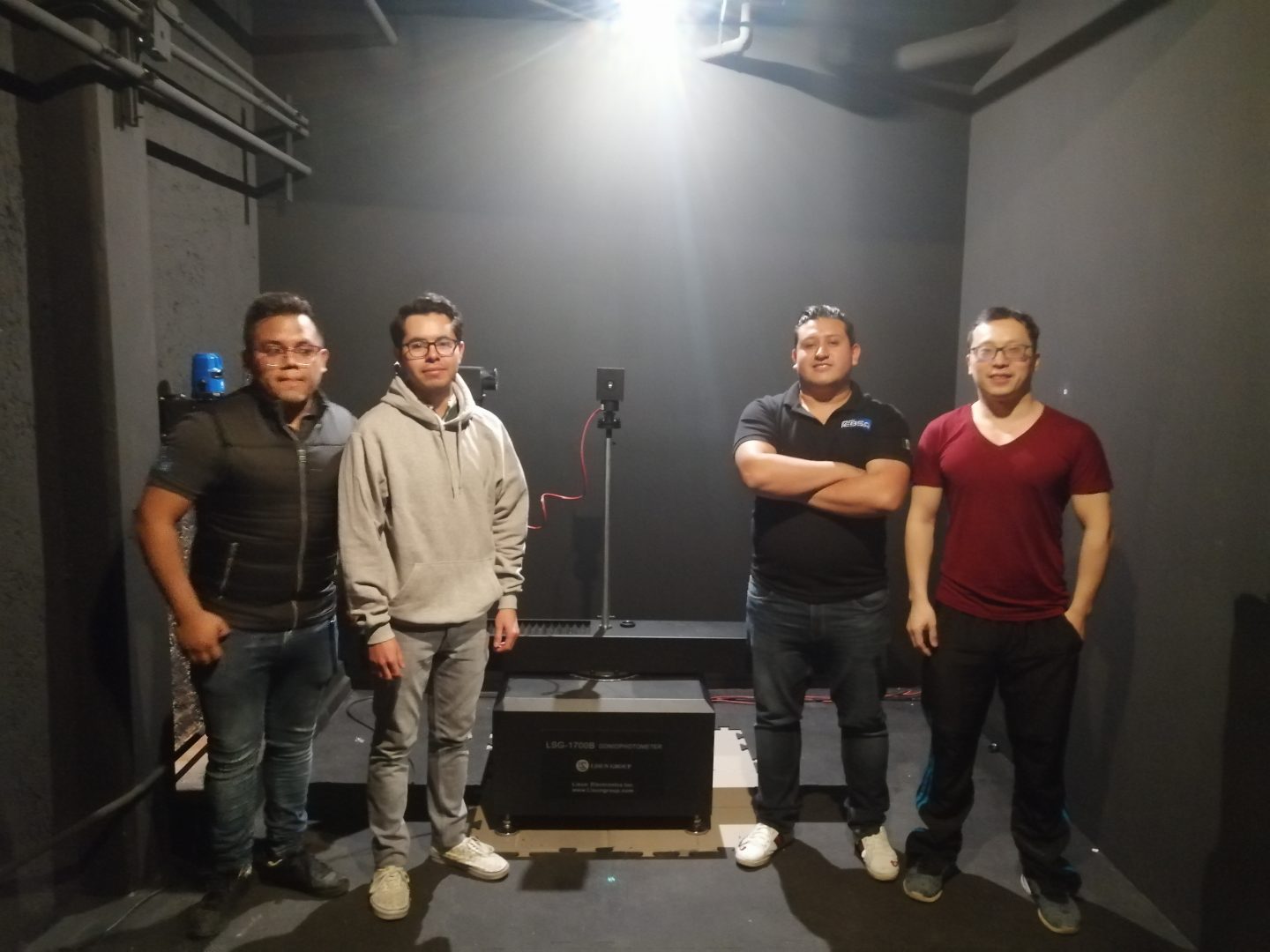 Mexique_LISUN L'ingénieur effectue l'installation et la formation pour le client qui achète le LSG-1700Goniophotomètre B de LISUN