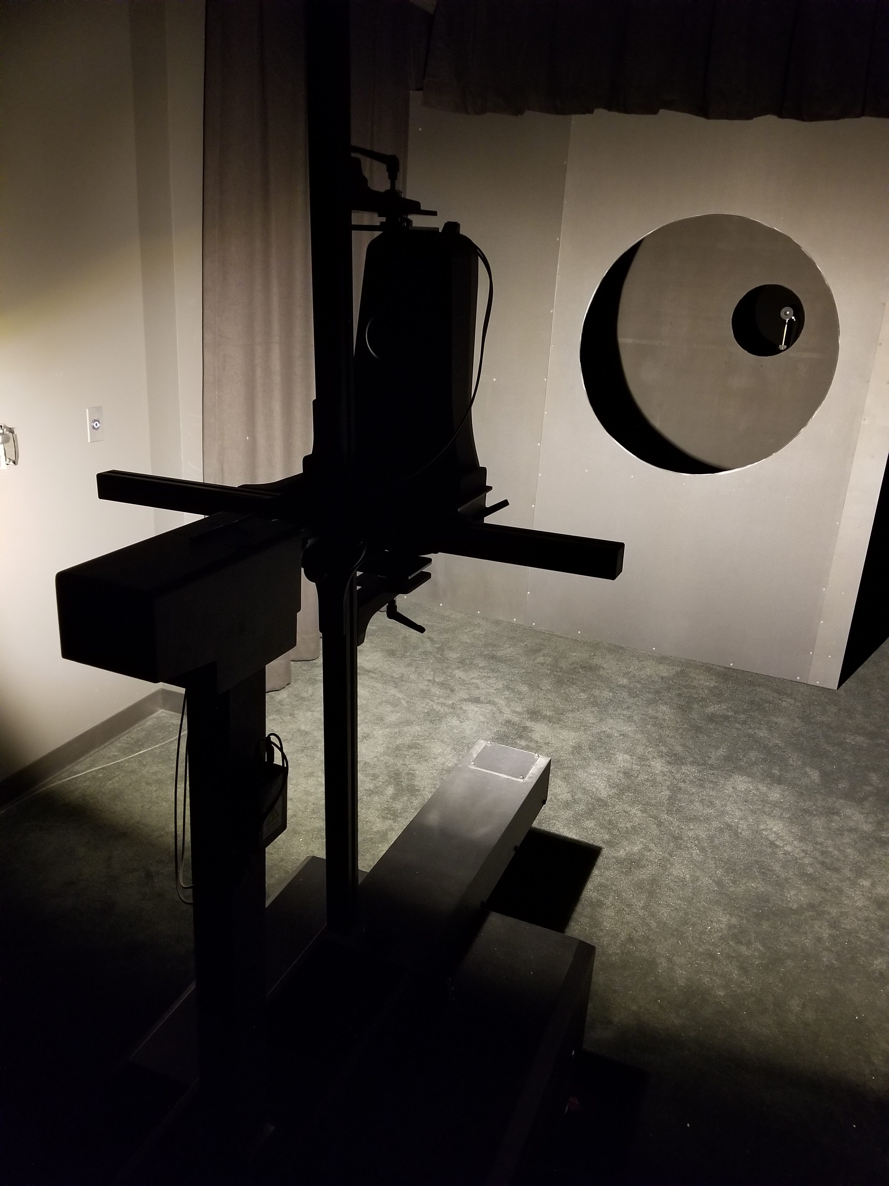 U.S.-Customers install LSG-1700B large horizontal goniophotometer by watching the video