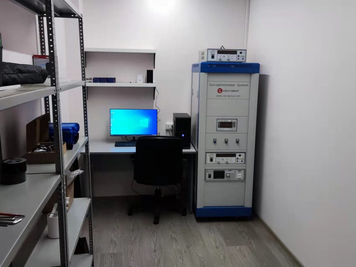 Russia -Customer successfully installed and operated the integrating sphere system and goniophotometer by watching the video