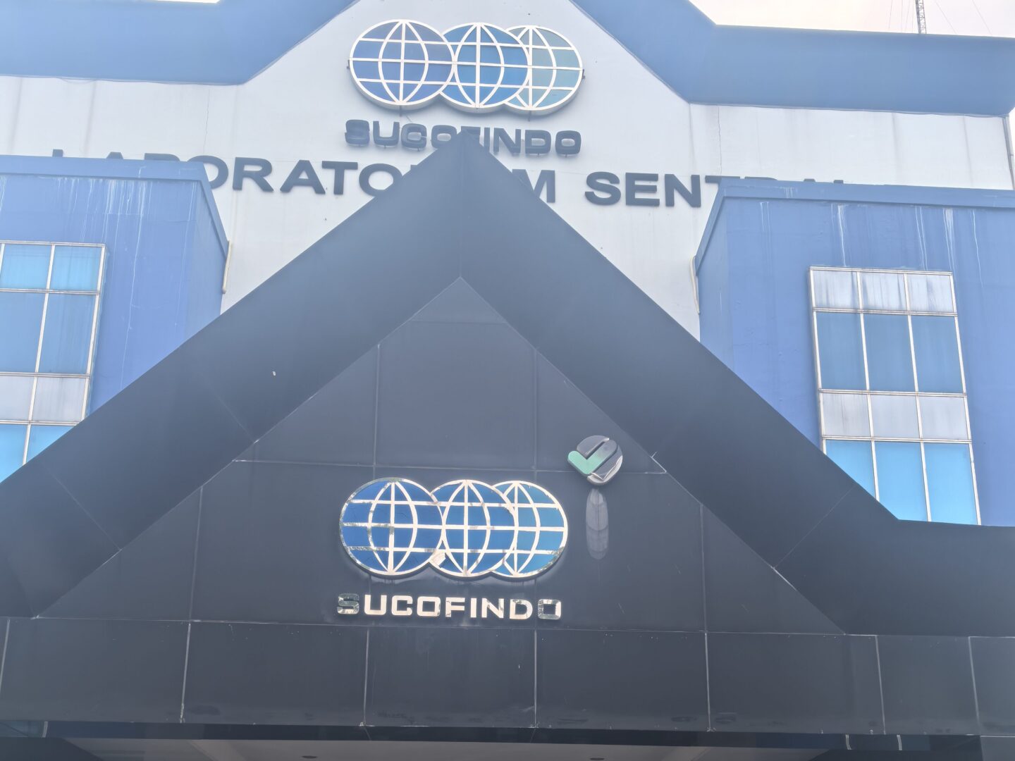 Indonesia – Lisun engineers provide free maintenance of LPCE-2 (LMS-9000) High Precision Spectroradiometer Integrating Sphere System
