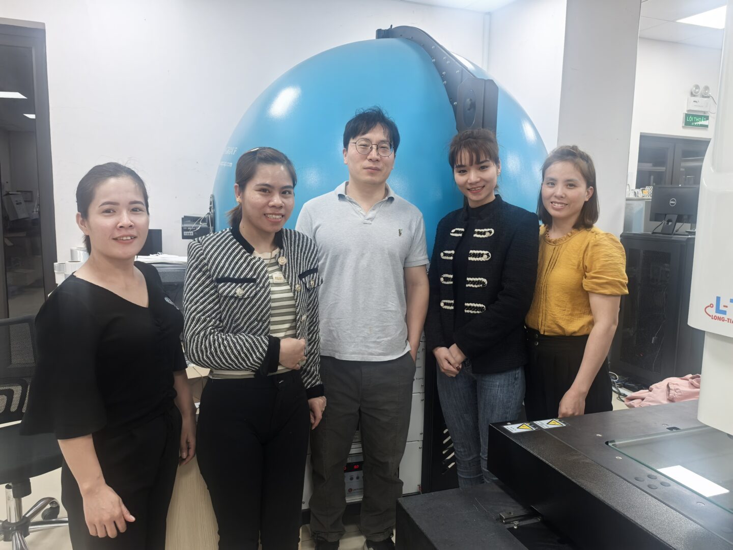 Vietnam – LISUN engineer provide training and calibration for LPCE-3 CCD Spectroradiometer Integrating Sphere Compact System