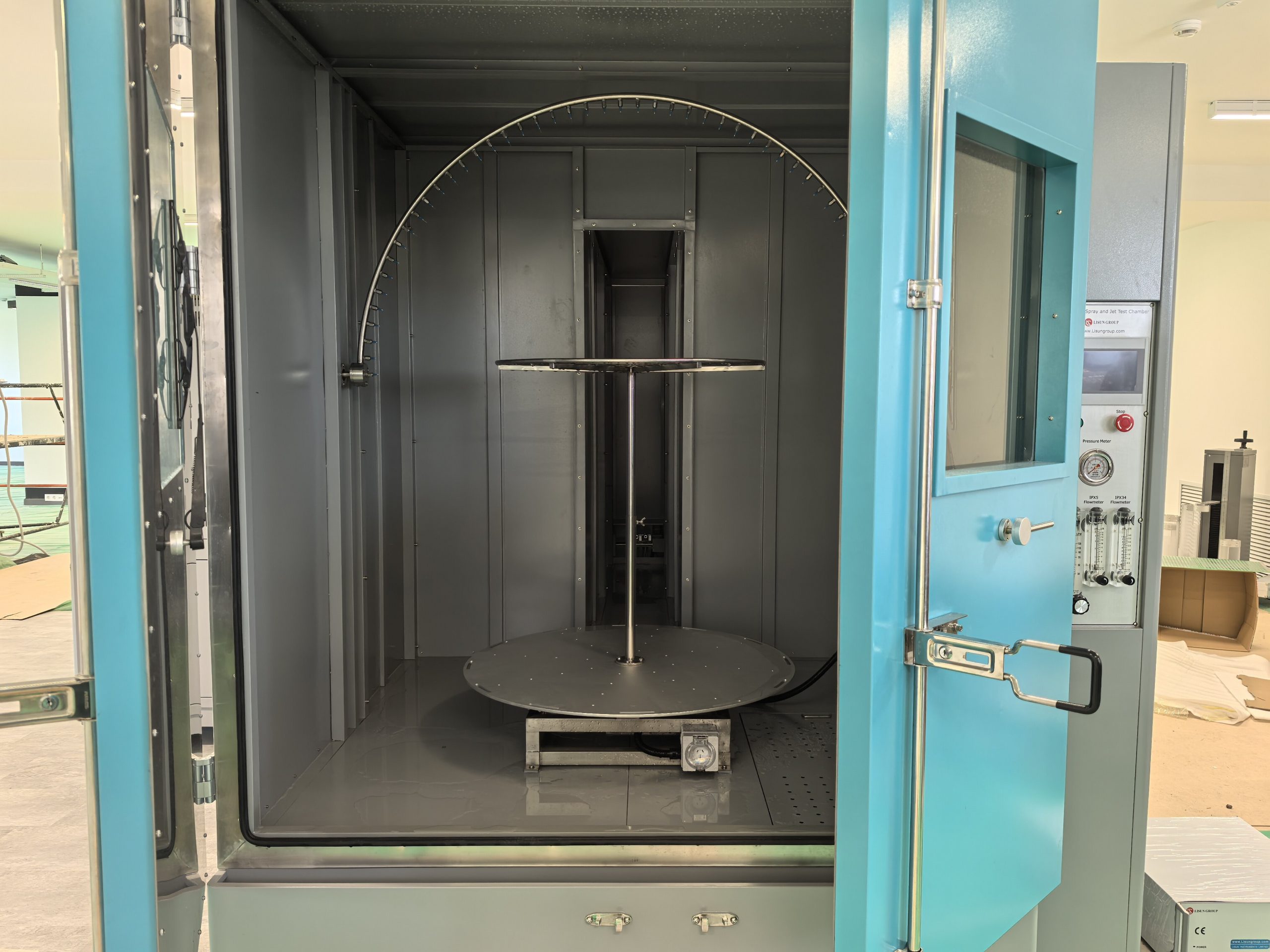 Russia – LISUN Engineer Provide Installation and Training for Environmental Testing Machines